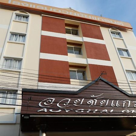 Auychai Grand Hotel Lang Suan エクステリア 写真