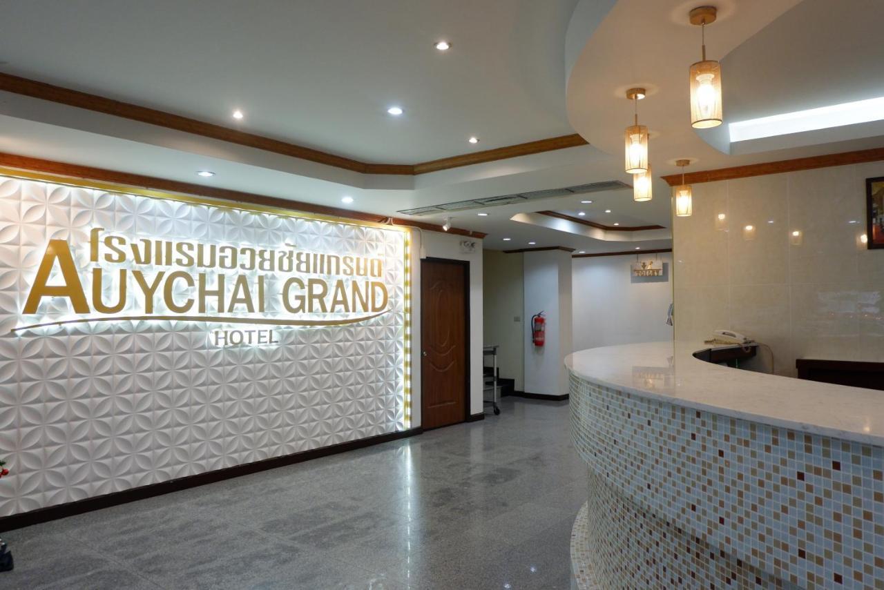 Auychai Grand Hotel Lang Suan エクステリア 写真