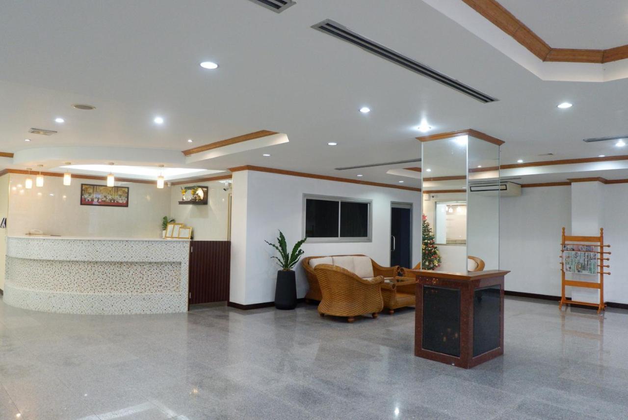 Auychai Grand Hotel Lang Suan エクステリア 写真