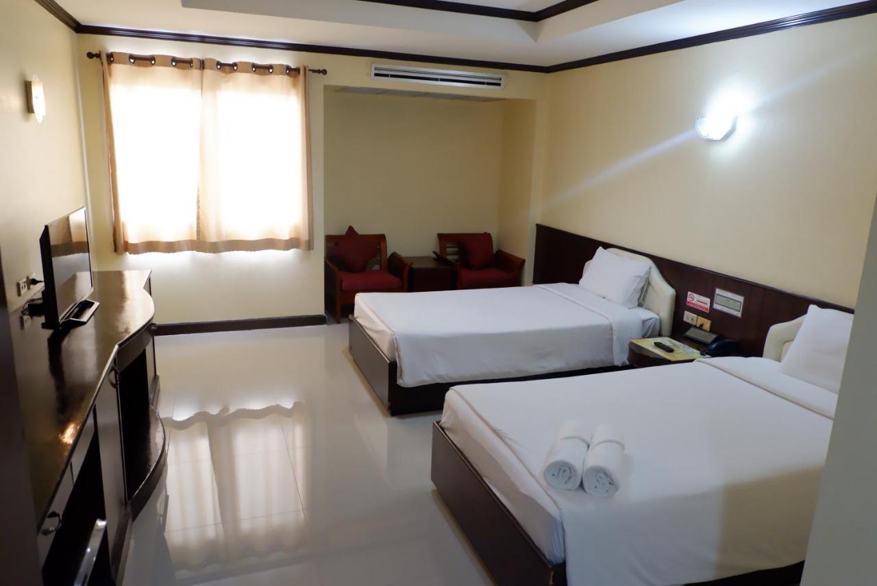Auychai Grand Hotel Lang Suan エクステリア 写真