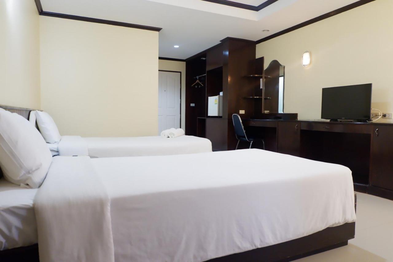 Auychai Grand Hotel Lang Suan エクステリア 写真