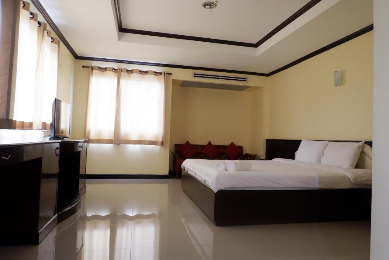Auychai Grand Hotel Lang Suan エクステリア 写真