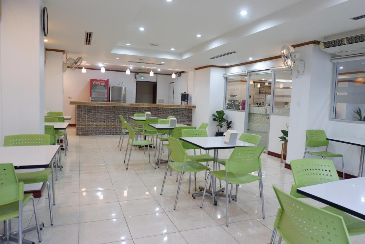Auychai Grand Hotel Lang Suan エクステリア 写真